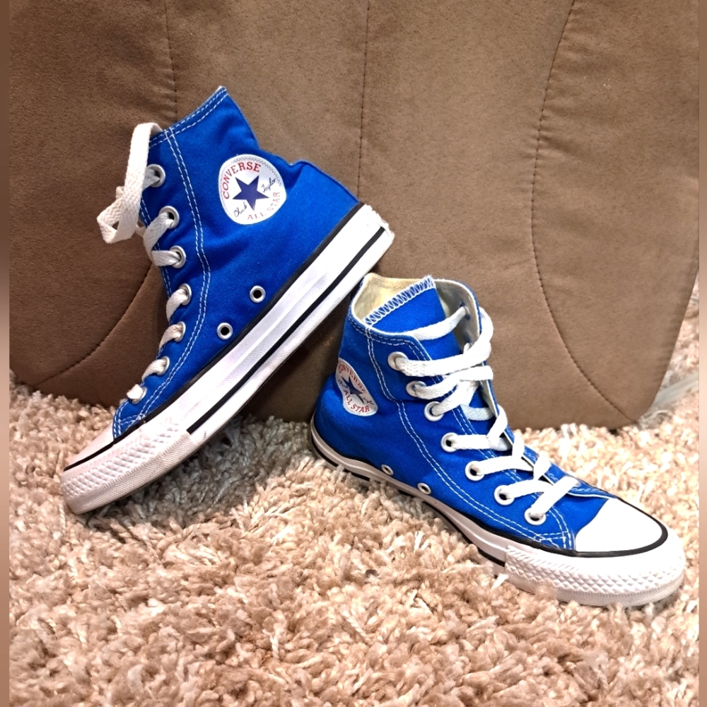 Unisex blue high top converse size 3men and size 5 women